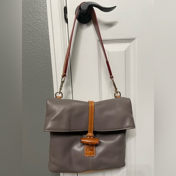 Dooney & Bourke Handbags - Dooney & Bourke crossbody